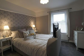 'Netflix & Chill' In An Entire Stylish & Central Holiday Home